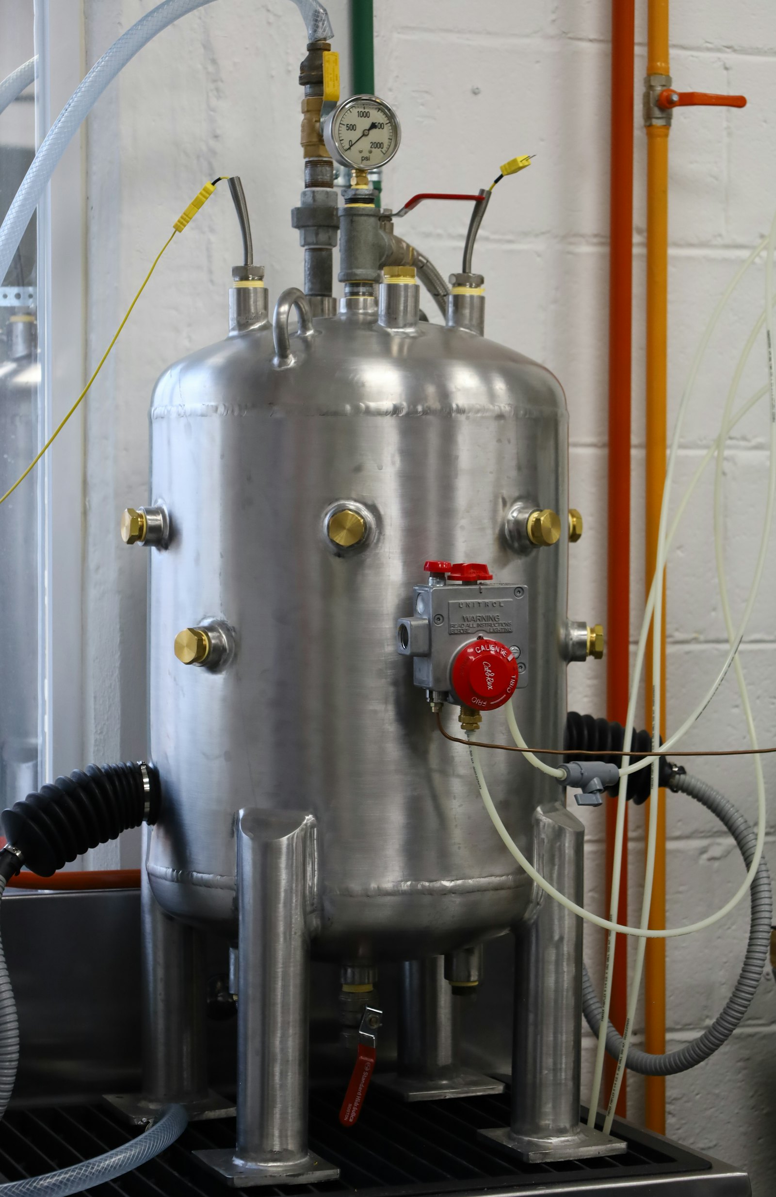 Stainless pressure vessel with gauges and fittings